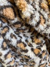 Load image into Gallery viewer, Leopard Sherpa with hood and pockets
