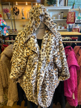 Load image into Gallery viewer, Leopard Sherpa with hood and pockets
